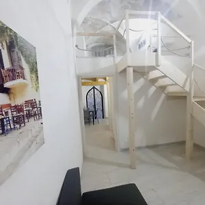 Maya's 2 , Aeroporto di Catania Fontana Rossa Italia